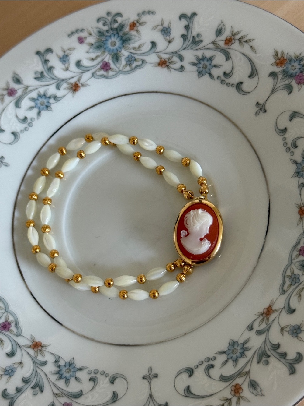Vintage Signed Victoria Pat Pend Double Strand Cameo Bracelet